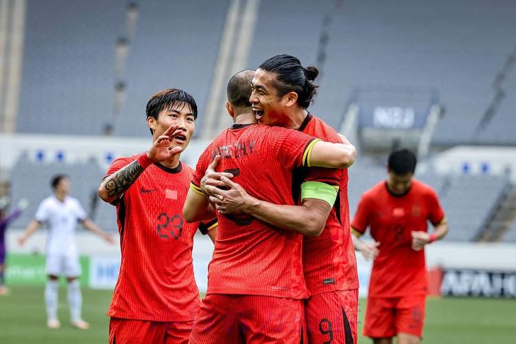 年轻小将扮奇兵 国足收获“中国杯”季军