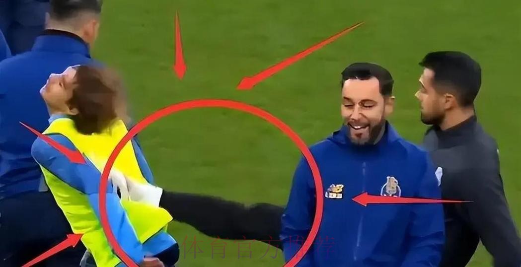 恶劣?4000万葡国门飞踹18岁新星!队友看呆,更衣室震怒:开除他 恶劣?4000万葡国门飞踹18岁新星!队友看呆,更衣室震怒:开除他